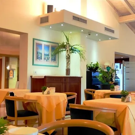 Luna Hotell 3*